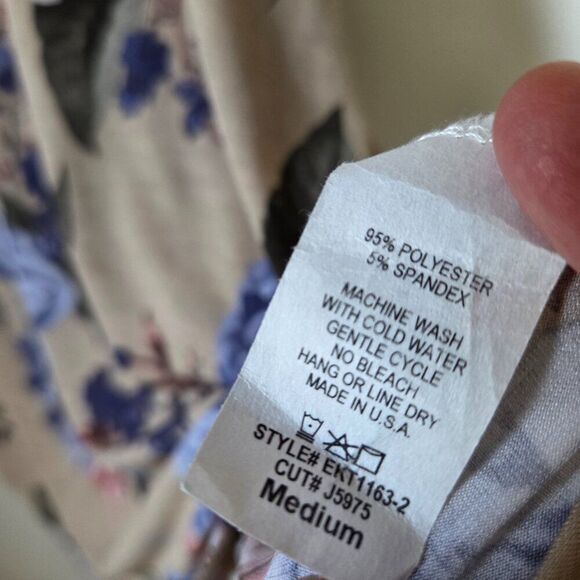 EUC EGS FLORAL TANK TOP SOFT AND FLOWY SIZE MEDIUM - Picture 14 of 16